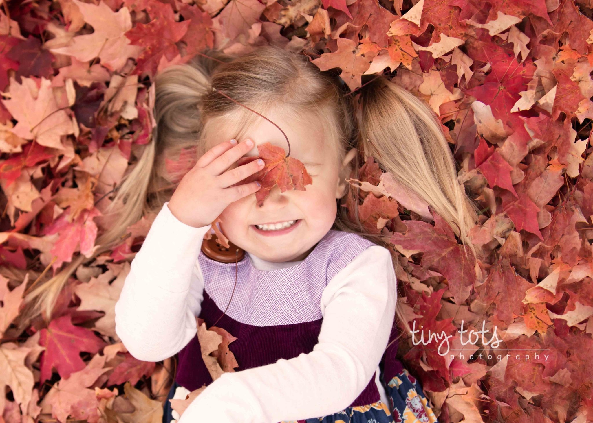 kristen-fotta-photography-a-vibrant-and-colorful-fall-baby-photo-ideas